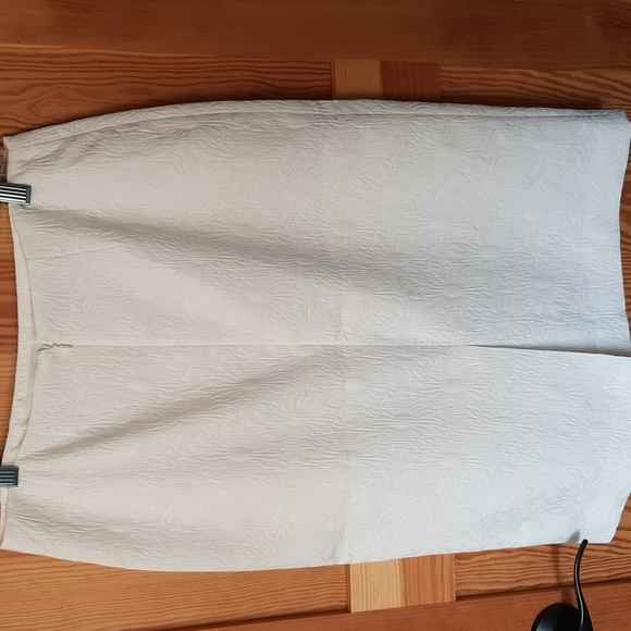 Evan Picone White Pencil Skirt - Picture 2 of 5